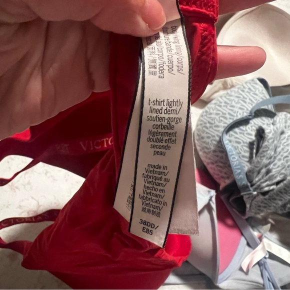 Bundle of Victoria secret bras - Picture 6 of 8